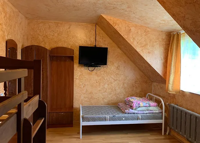 над рікою Guest house Berezovo (Carpathians)